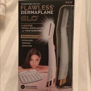 Flawless Dermaplane Glo Facial Exfoliator and Hair Remover - White